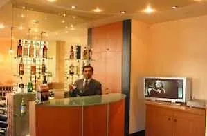 Niederraeder Hof Ξενοδοχείο 3*