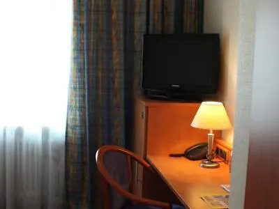 Ξενοδοχείο Niederraeder Hof 3*