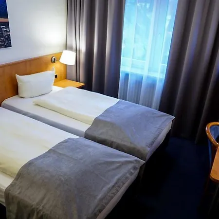 نيداريدا هوف