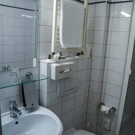 نيداريدا هوف