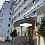 Niederraeder Hof 3* Frankfurt nad Mohanem