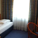 Niederraeder Hof 3* Frankfurt nad Mohanem