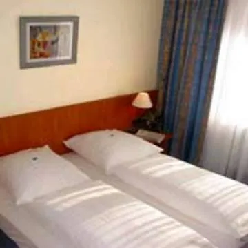 Niederraeder Hof 3*